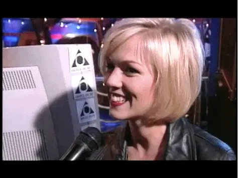 Jennie Garth -4/72 -5'5''- Beverly Hills 90210...Kiss! Kiss!