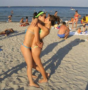 Kiss At The Beach