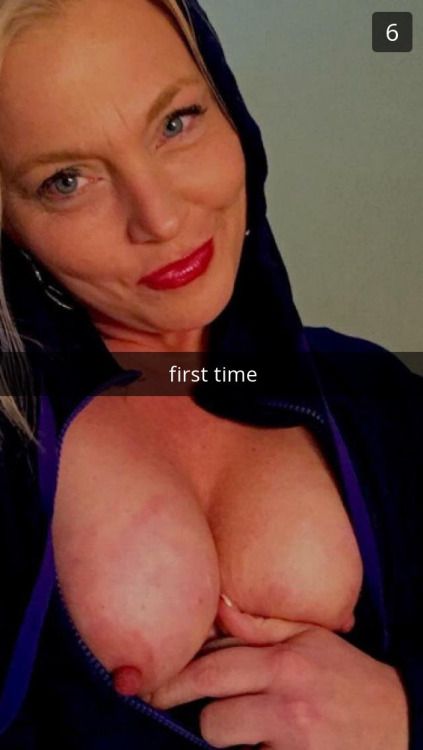 MILF Flashing Nipple Snap