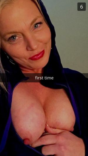 MILF Flashing Nipple Snap
