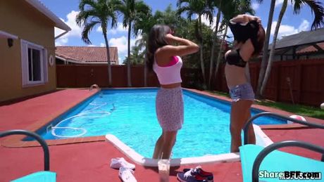 Ebony chicks Raven and Nicole riding white boner