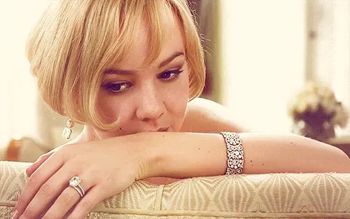 Carey Mulligan -5/85 -5'7''- Daisy Buchanan in ''Great Gatsby''- Kiss! Kiss!