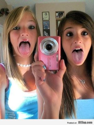 How To Do A Best Friends Selfie