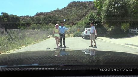 Arrested teen bangs cop outdoors before goes to jail