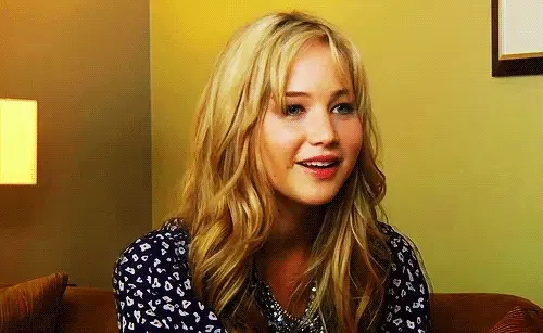 Jennifer Lawrence -8/90 -5'9''- French Kiss!