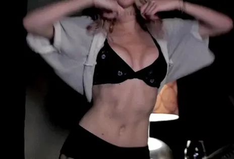 Heather Morris -2/87 -5'8''- Cali. Babe...Kiss! Kiss!