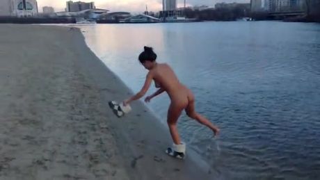 Perfect GF nude on the beach