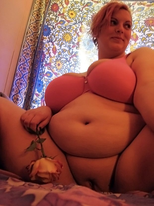 Bbw pussy with a rose