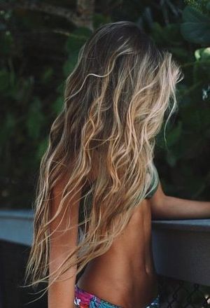 long wavy natural hair, kissed by the sun..... so beautiful