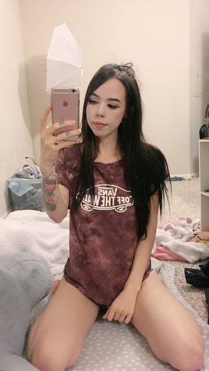 gorgeous amamateur teen posing