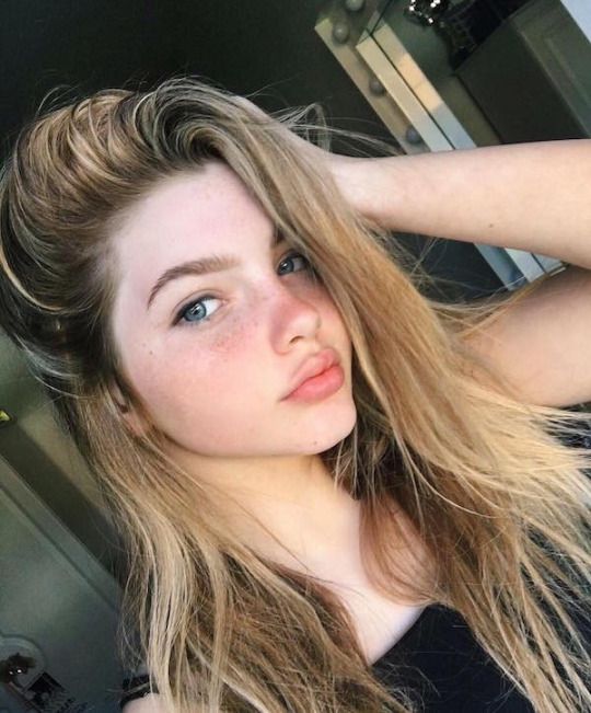 Sexy teen chick