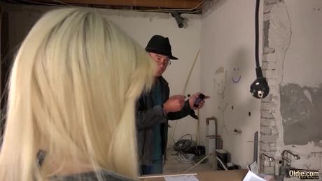 Wet teen pussy fucked by oldje!