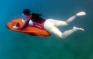 Sexy diving babe