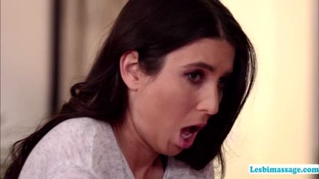 Attractive sexy babes Valentina and Serena expertly cum