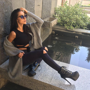 id love her in nothing but those boots