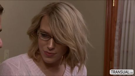 Blondie TS Aspen is doing her babysitter job. Her boss is attracted to her beauty. He kisses Aspen so she grabs his big dick.