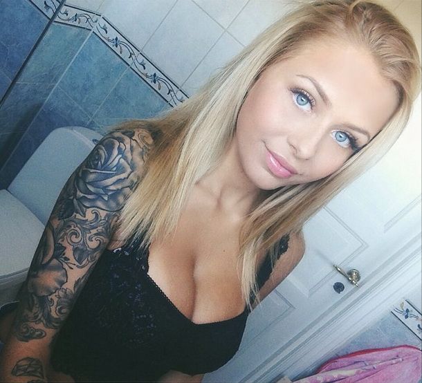 tattoo blonde teen