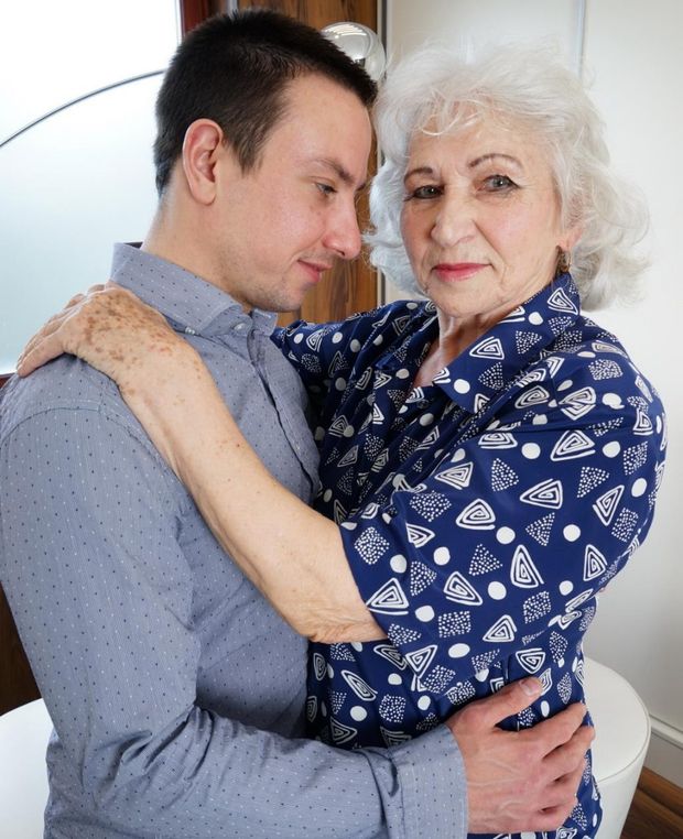 Younger guy gets ready to fuck a hot granny