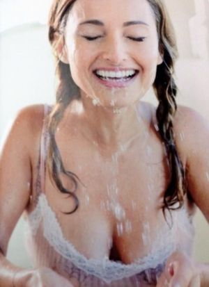 Giada de Laurentiis Cleavage Sexy Photos
