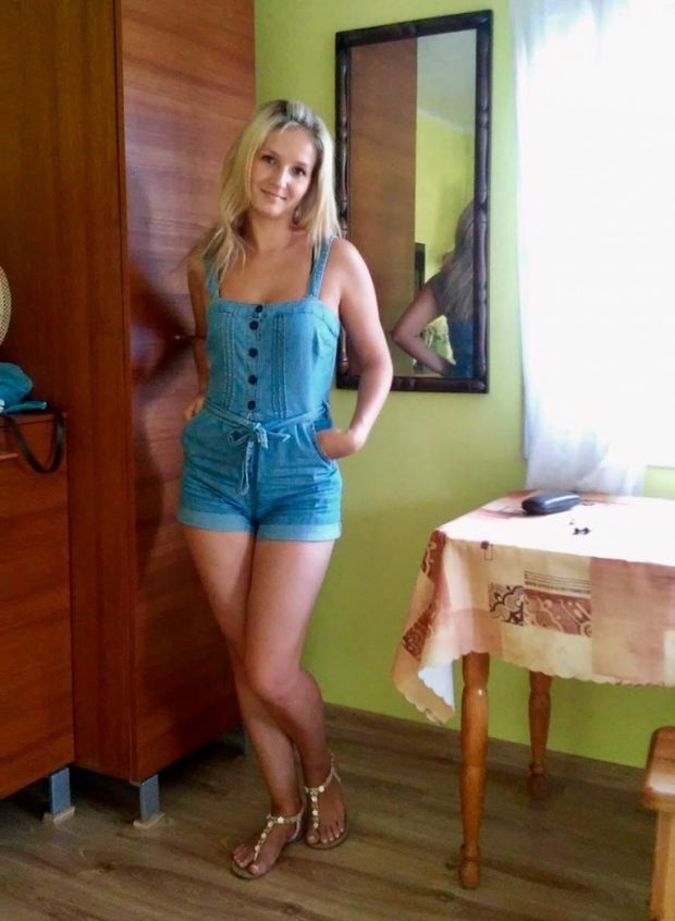 Gorgeous babe
