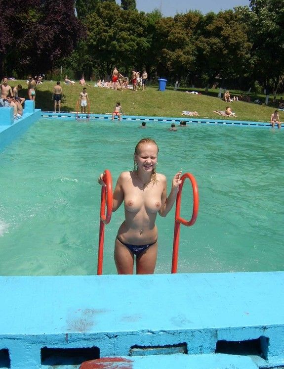 Perfect Tits at the Pool
