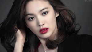 Song Hye Kyo -11/81 -5'3''- South Korean Beauty....Yum!