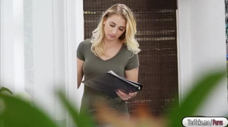 Hot babe Sierra Nicole enjoying massage and a free fuck service