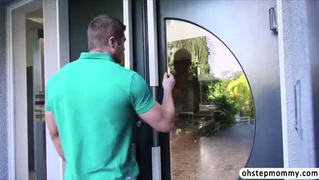 Cutie amateur Bridgette gets stuck between couple Hope and her bf as she gives them sex tips on both of them. Milf babe Bridgette takes him