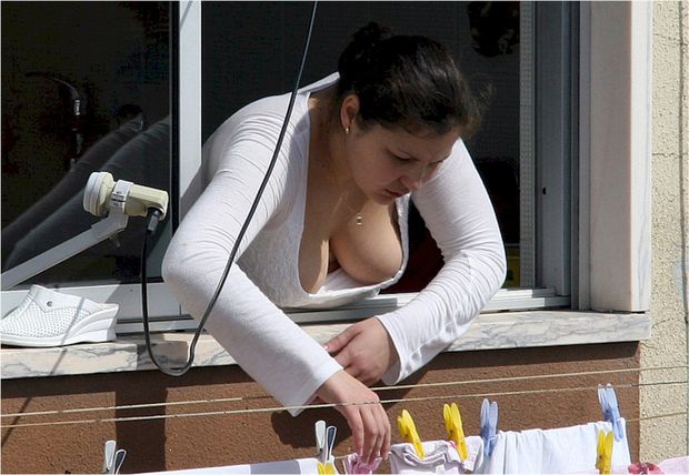 Busty Downblouse