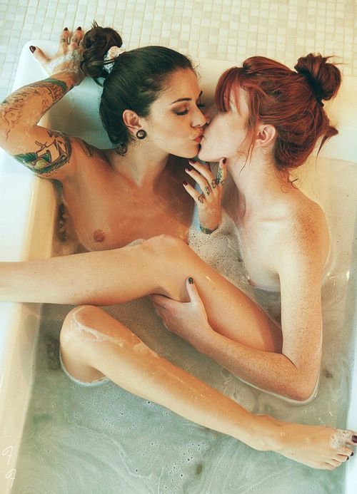 HOT lesbians in bathtub