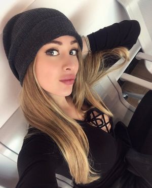 magnifique petite pute