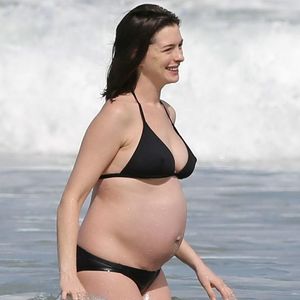 Pregnant Anne Hathaway