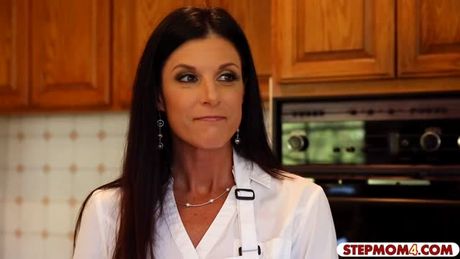 Kacy Lane and India Summer threesome sex in the kitchen