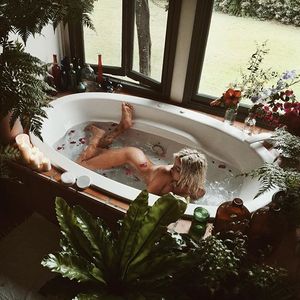 Casual soaking by Dreamshots