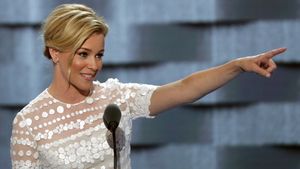 Elizabeth Banks -2/74 -5'5''- Beautiful Milf....Yummy!