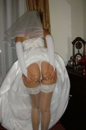 A bride flashing her ass