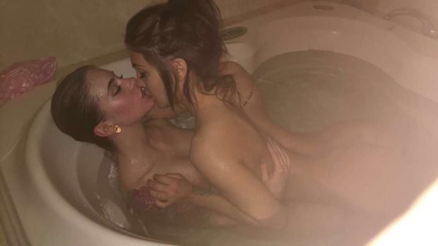 Steaming lesbian action