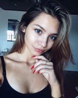 Gorgeous teen makes a selfie