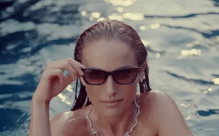 Natalie Portman  -  Cool Beautiful Breeze....Kiss! Kiss!