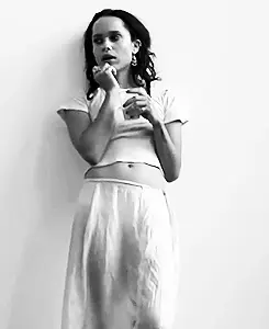 Zoe Kravitz  -  12/88 -5'1''- Petite Beauty....Kiss! Kiss!