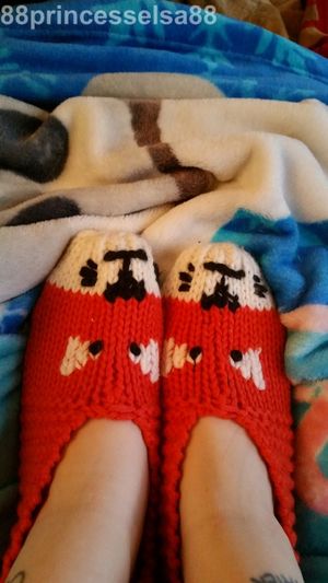 Some [f]oxy slippers. ;) via /r/girlsinanklesocks...