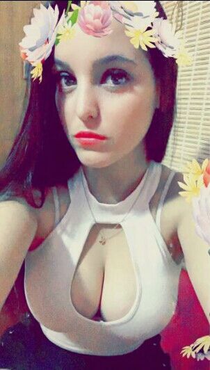 Hot Cleavage Teen