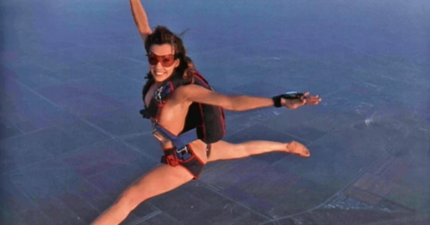 Roberta Mancino nude skydiving