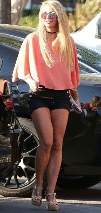 Britney Spears -12/81 -5'3''- Sweet Legs!