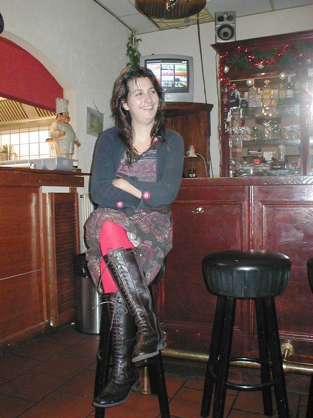 Hot barmaid Maria
