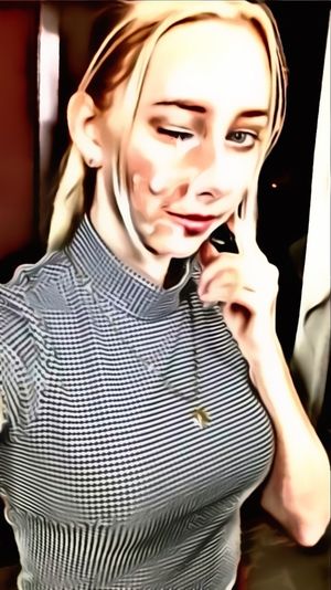 Blonde bitch cumshot's selfie