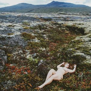 London Andrews naked in the outdoors