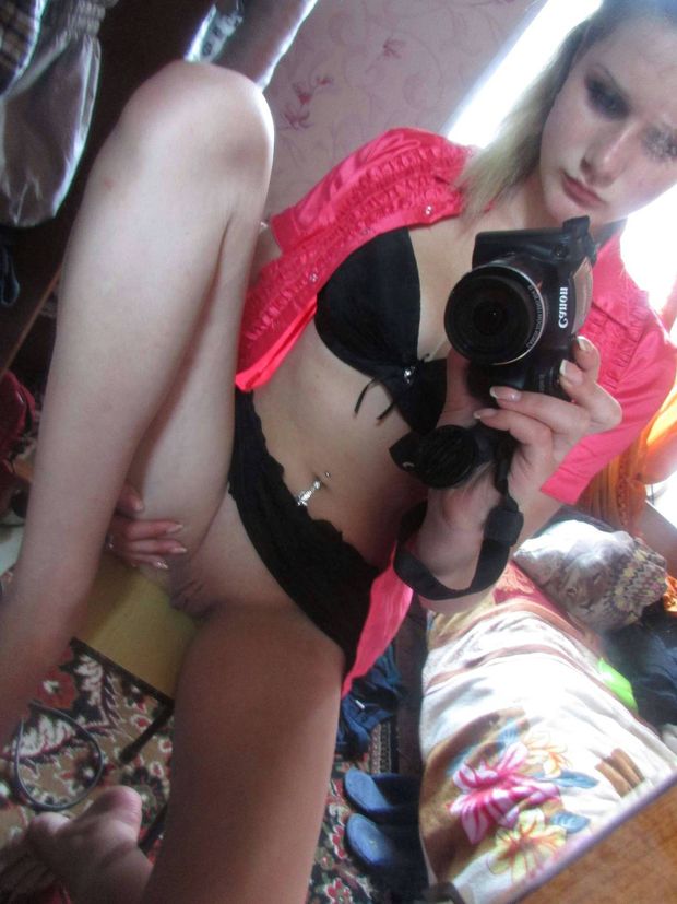 Sexy mirror chick