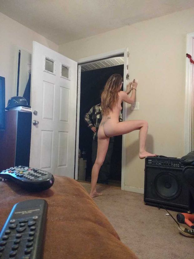 Scarlet answering for delivery naked 4.