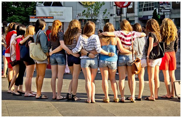 Sexy ass and feet teens